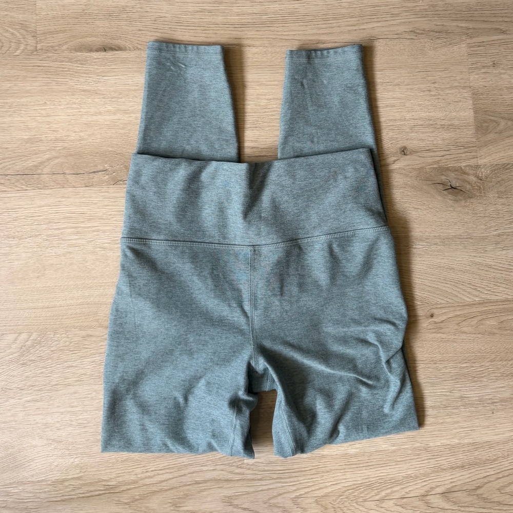 Pistachio vuori clean elevation leggings